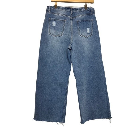 Lulu’s Herrera Light Wash Cropped Wide Leg Jeans - Picture 6 of 8